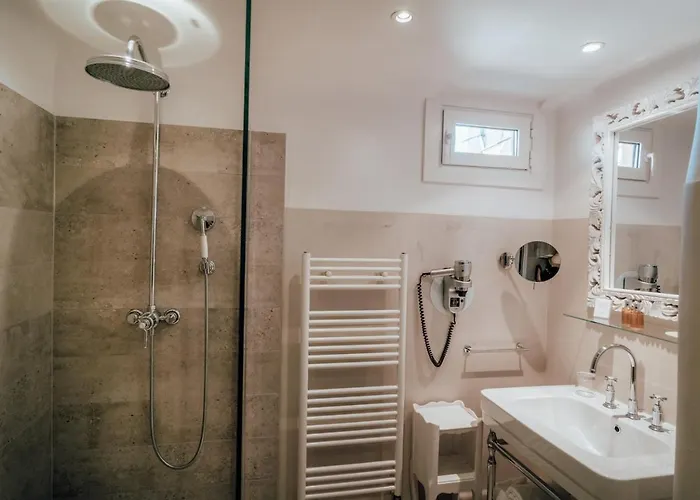 酒店 Ermitage De L'oasis & - Cannes 4*